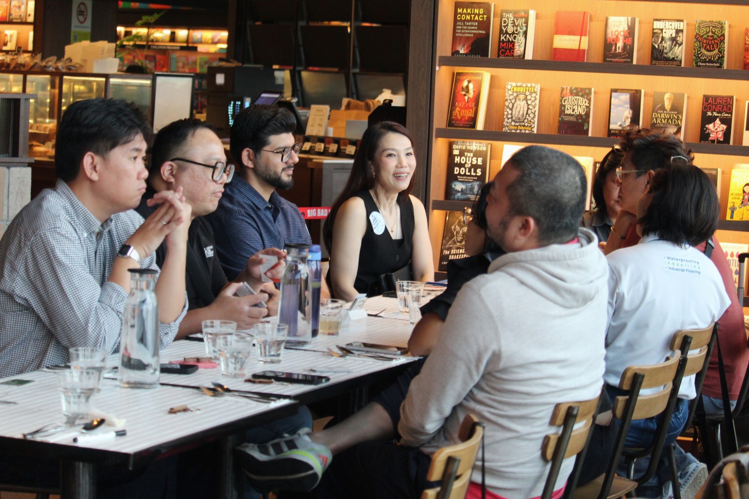 Entrepreneurs connecting around the table